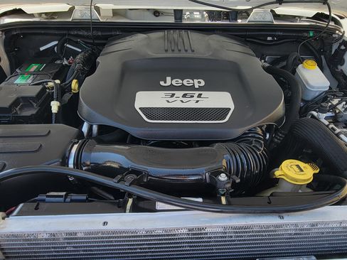 Used 2012 Jeep Wrangler Unlimited Sport image 13