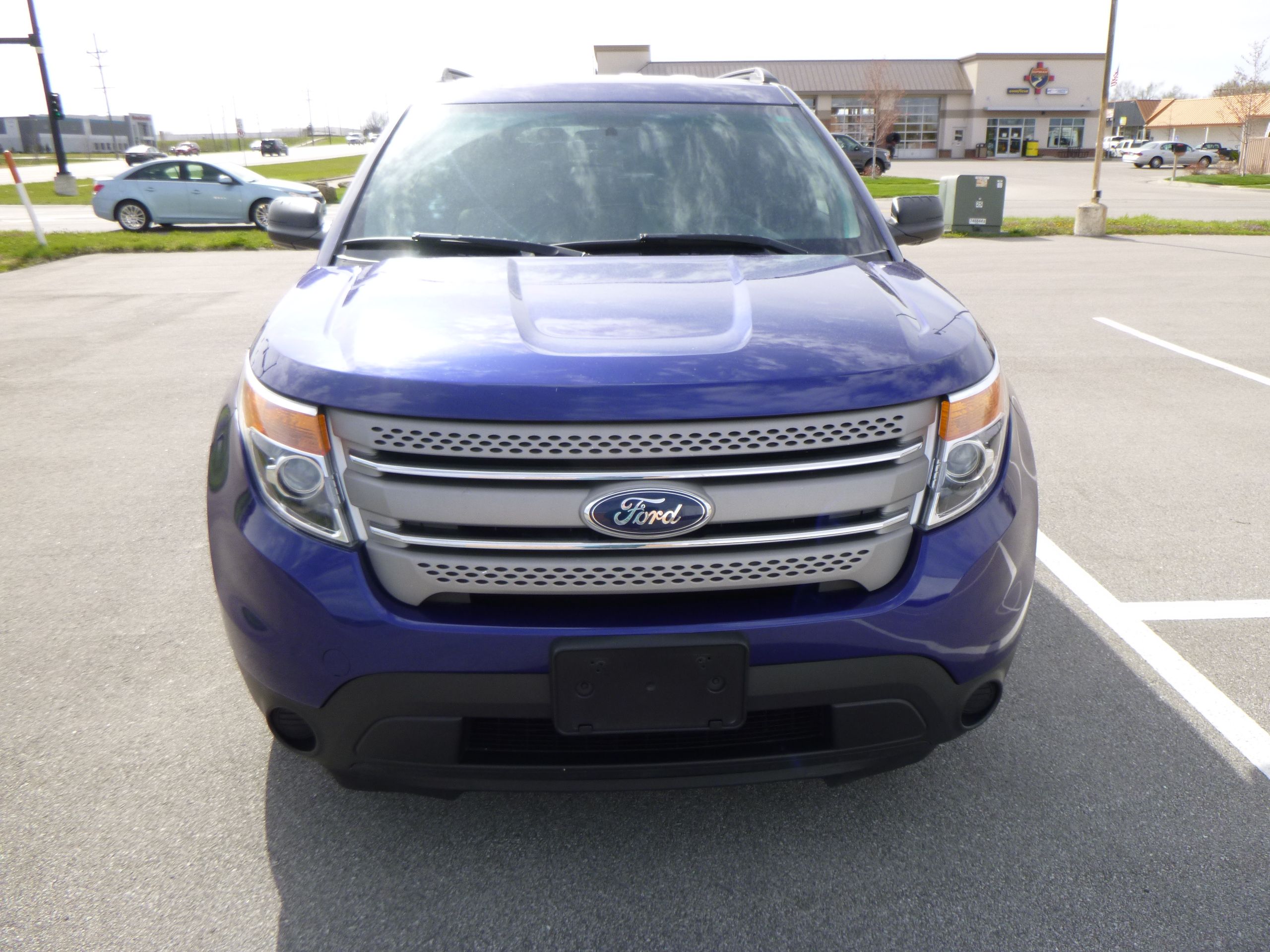 Used 2014 Ford Explorer XLT AWD/4WD image 3