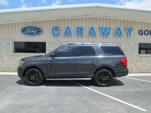 Used 2023 Ford Expedition XLT RWD image 2