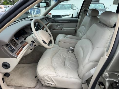 Used 1997 Lincoln Town Car Signature RWD image 5