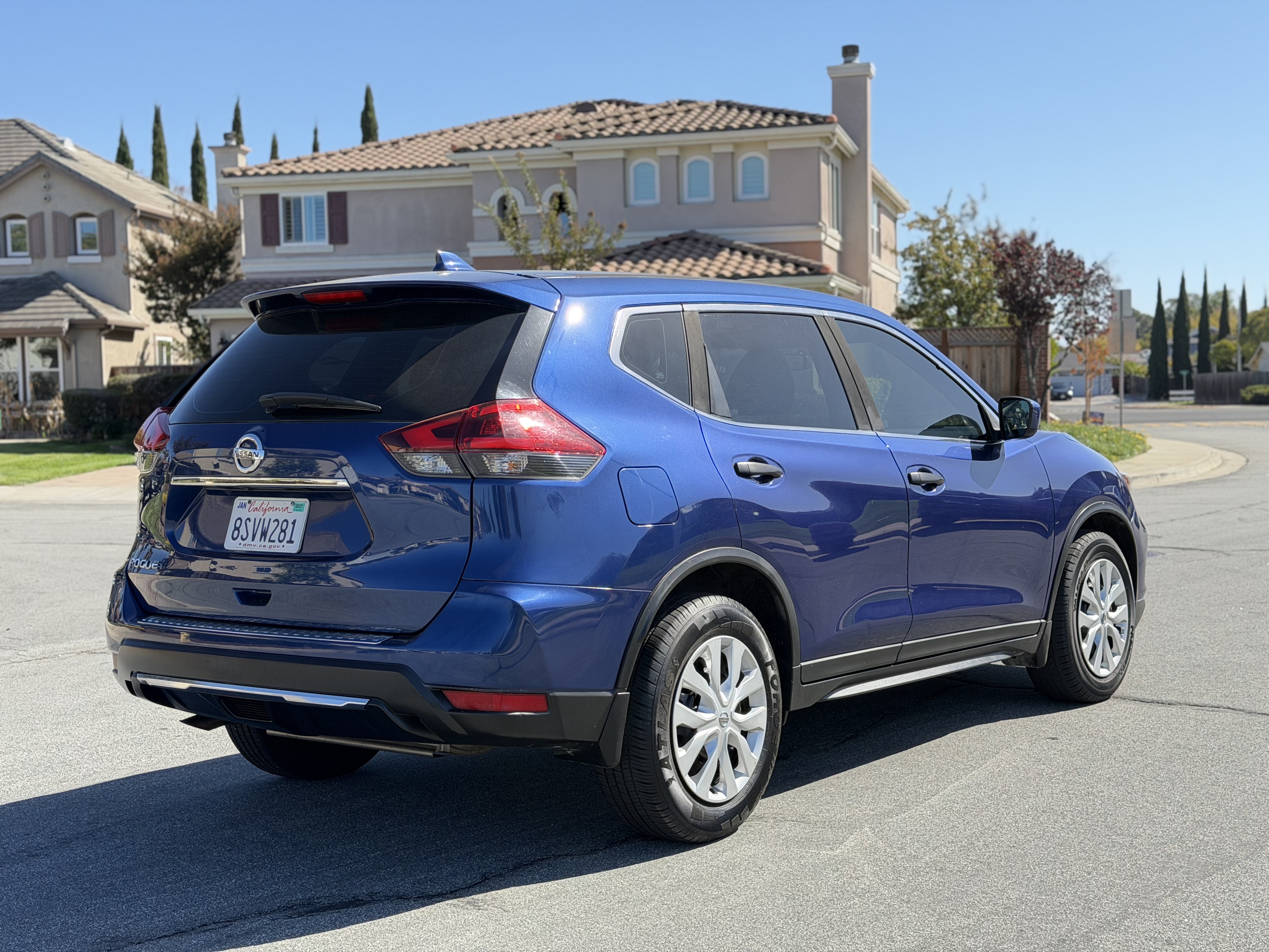Used 2018 Nissan Rogue FWD image 2