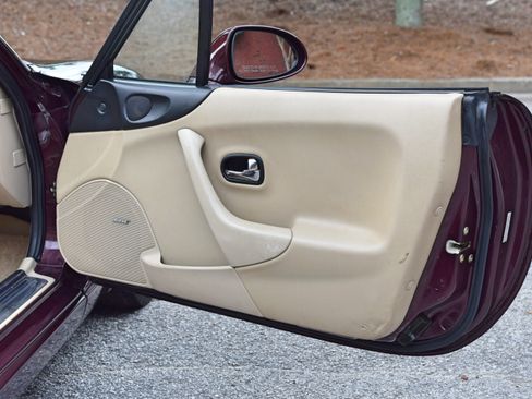Used 2000 MAZDA MX-5 Miata Special Edition image 38