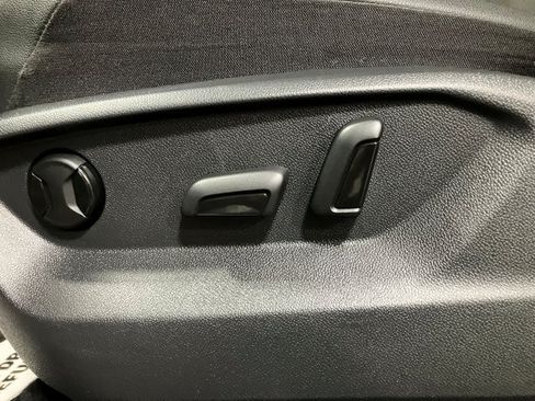 Used 2020 Volkswagen Tiguan SE image 11