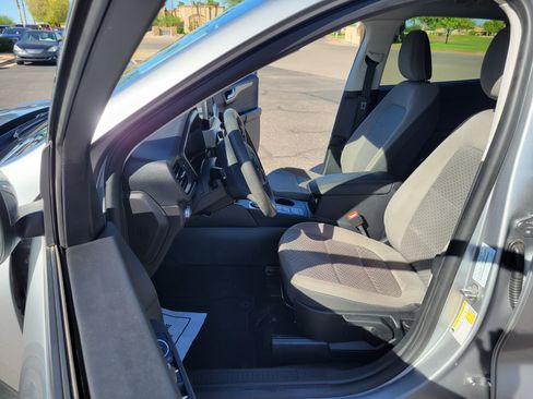Used 2021 Ford Escape SE image 16