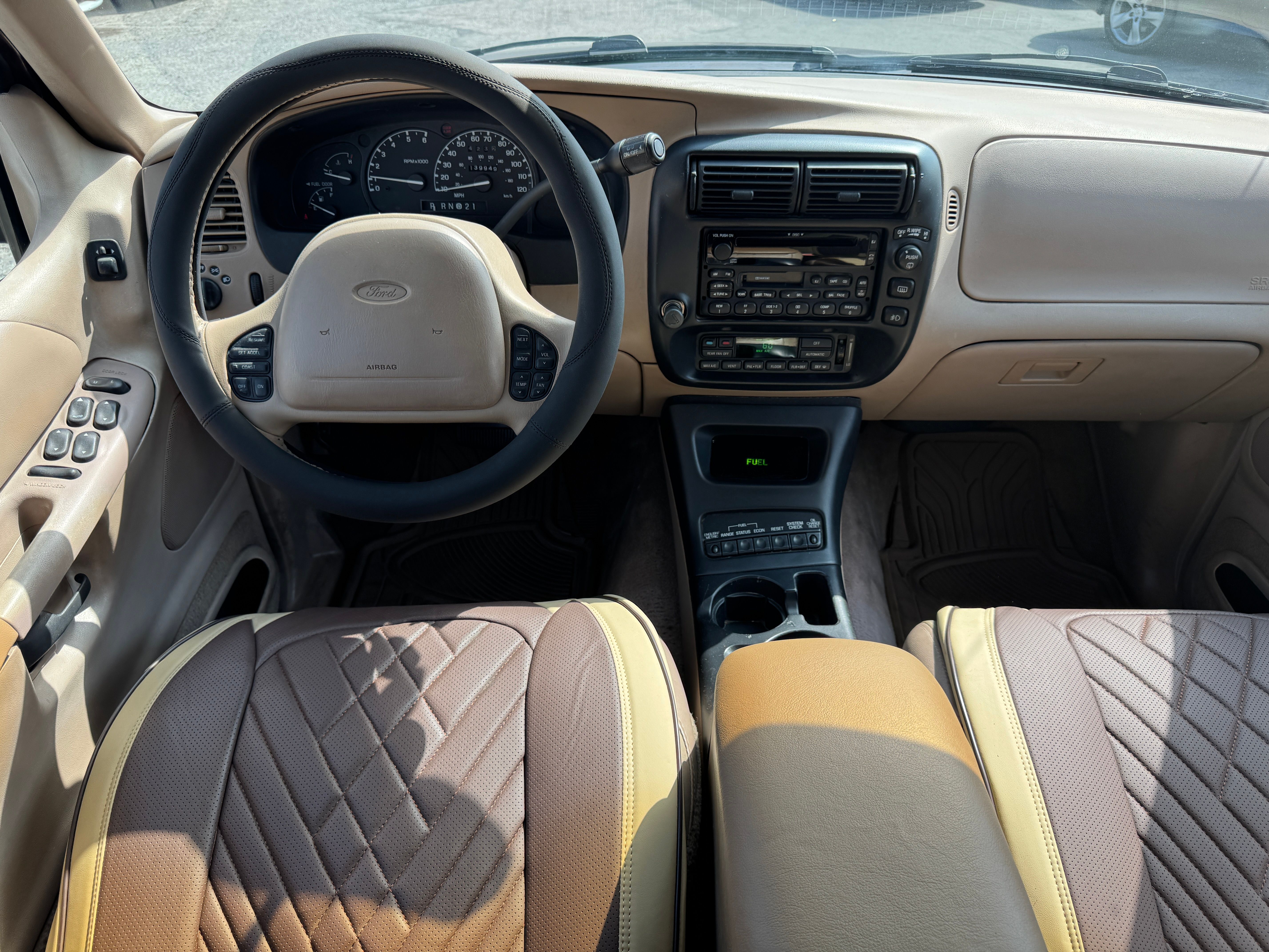 Used 2000 Ford Explorer 2WD Eddie Bauer image 21