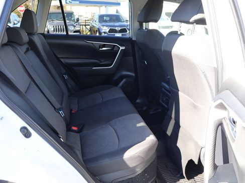 Used 2022 Toyota RAV4 XLE image 15
