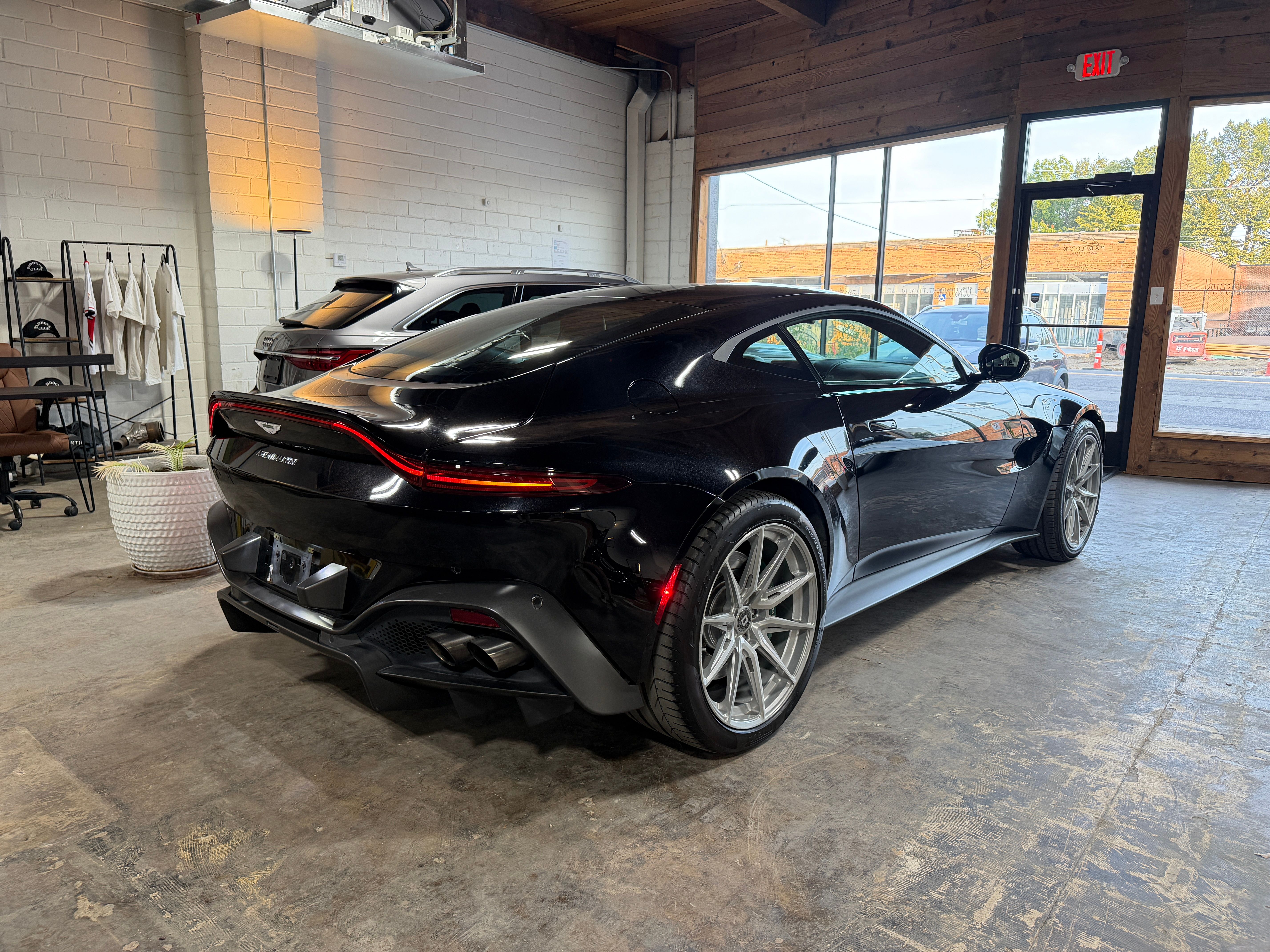 Used 2020 Aston Martin V8 Vantage Coupe RWD image 10