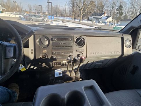 Used 2014 Ford F550 image 11