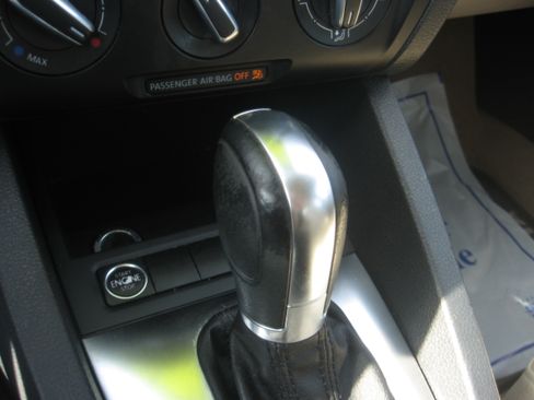 Used 2011 Volkswagen Jetta 2.5 SE image 12