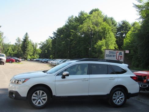 Used 2015 Subaru Outback 2.5i Premium AWD/4WD image 3