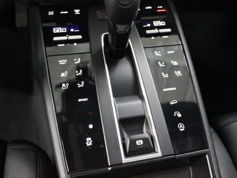 Used 2023 Porsche Macan UNAVAIL AWD/4WD image 20