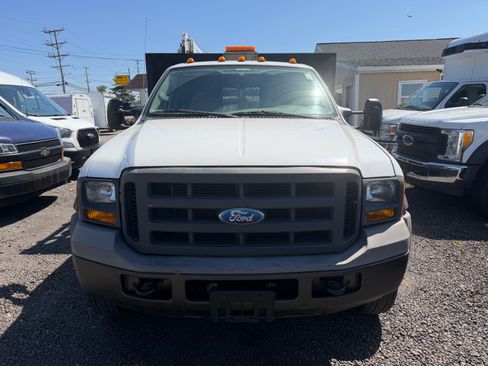 Used 2005 Ford F550 image 2