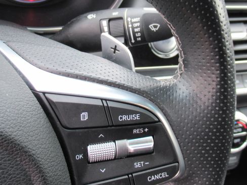 Used 2021 Genesis G70 2.0T Elite image 23