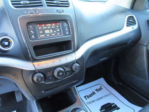 Used 2019 Dodge Journey SE image 11