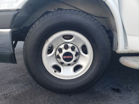 Used 2020 GMC Savana 2500 image 7