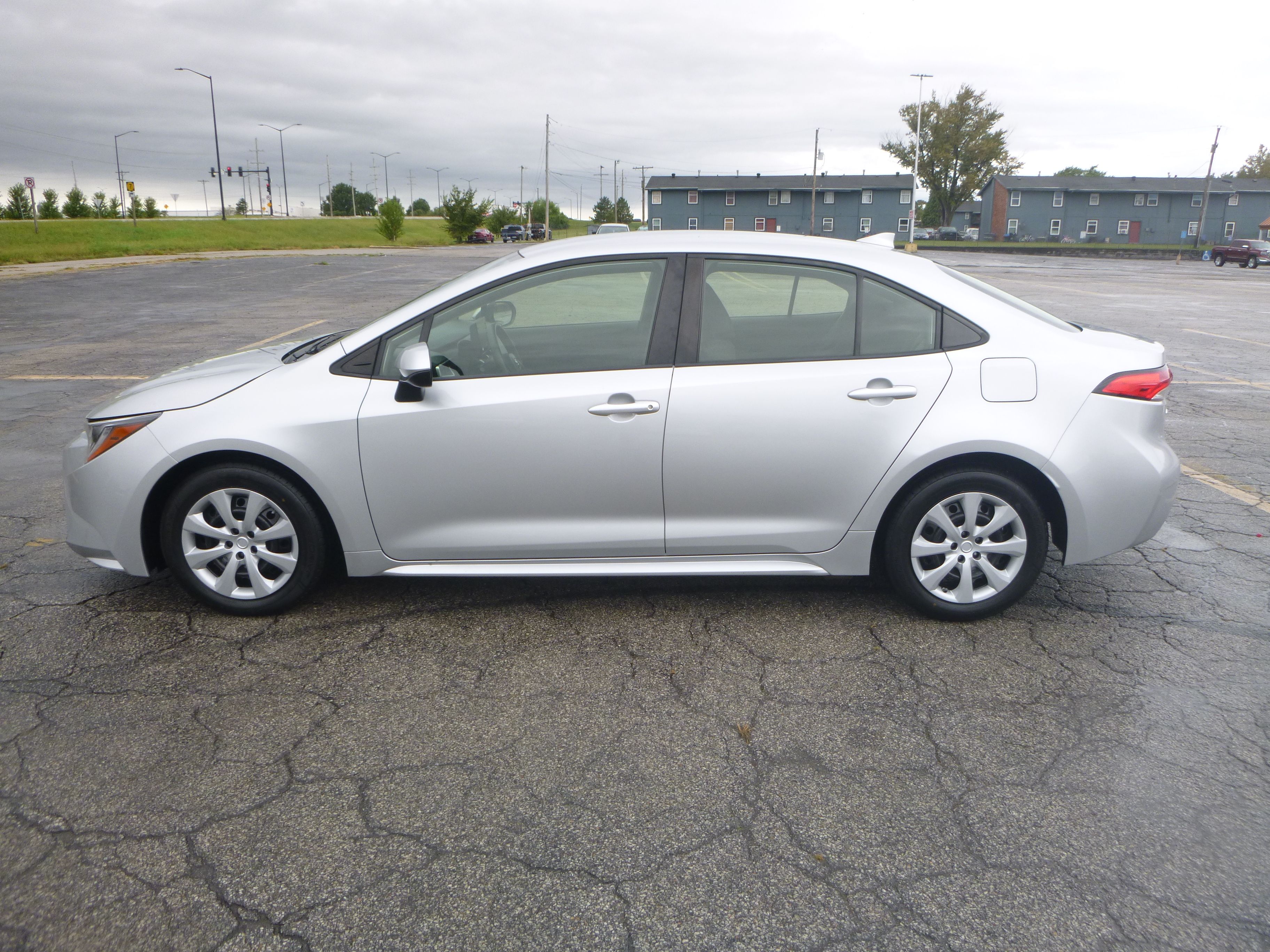 Used 2022 Toyota Corolla LE Sedan FWD image 1