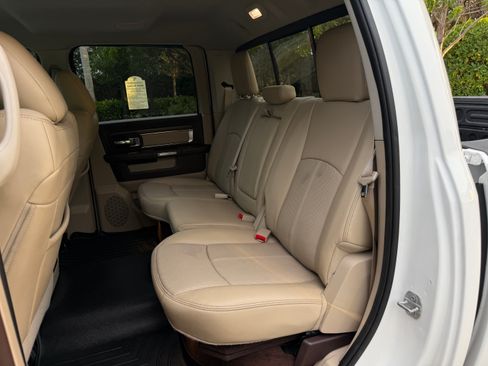Used 2018 RAM 1500 2WD Crew Cab Laramie image 17