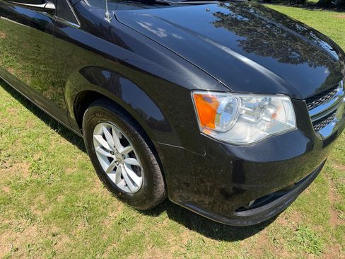 Used 2019 Dodge Grand Caravan SXT FWD image 65