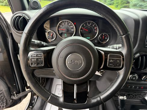 Used 2014 Jeep Wrangler 4WD Unlimited Altitude image 16
