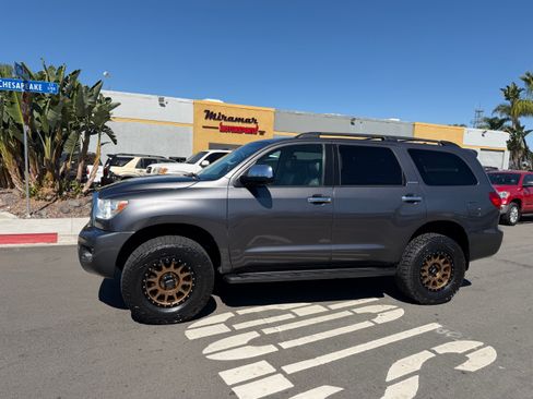 Used 2013 Toyota Sequoia Limited image 17