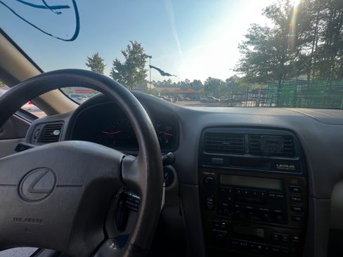 Used 2000 Lexus ES 300 FWD image 16