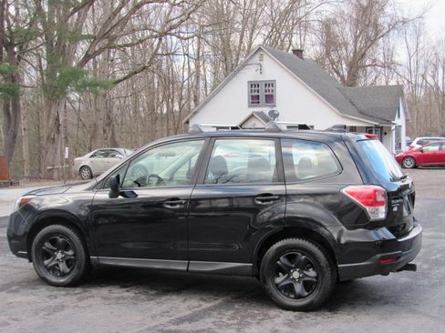 Used 2017 Subaru Forester 2.5i image 5