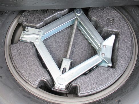Used 2019 Toyota RAV4 Limited image 26
