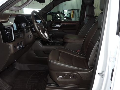 Used 2025 GMC Sierra 1500 4x4 Crew Cab Denali image 42