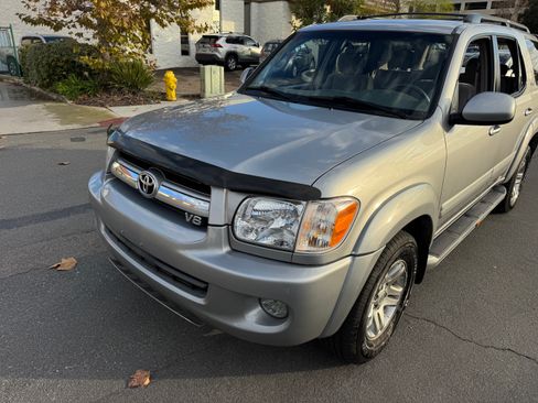 Used 2006 Toyota Sequoia SR5 image 9