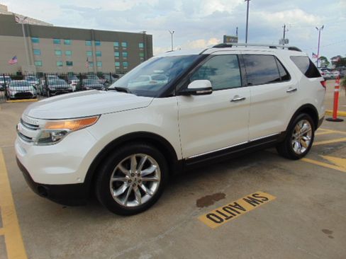 Used 2015 Ford Explorer Limited image 4