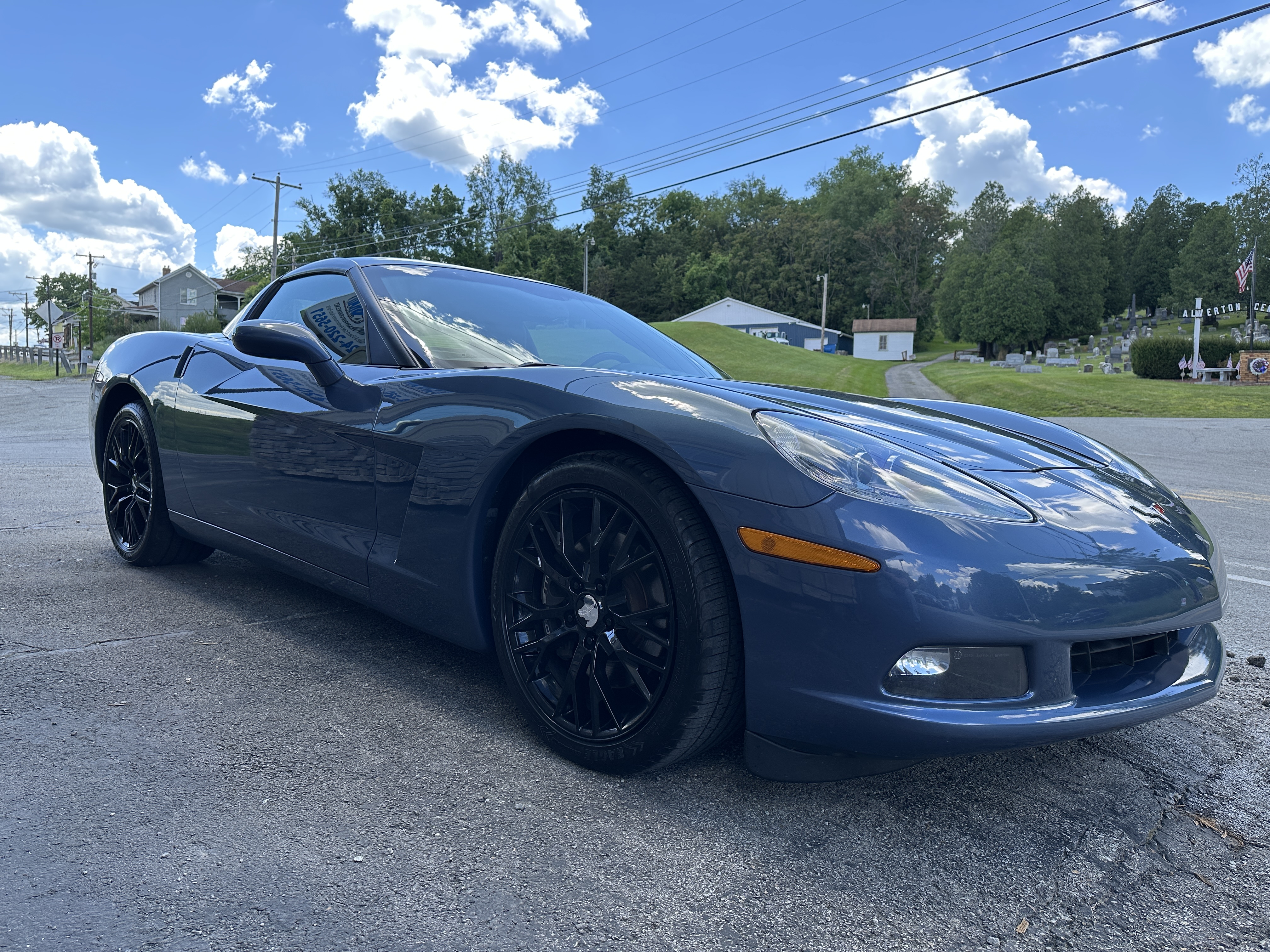 Used 2011 Chevrolet Corvette Coupe w/ 2LT RWD image 5