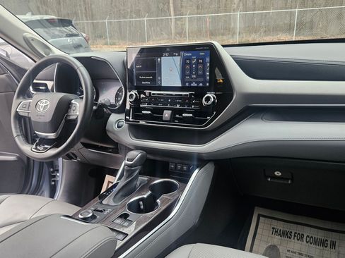 Used 2021 Toyota Highlander Limited image 17