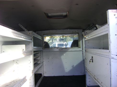 Used 2002 Ford E-350 and Econoline 350 image 11