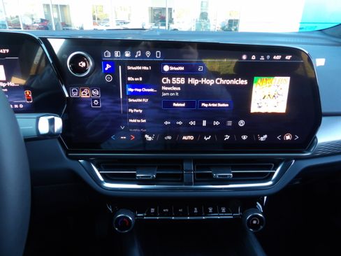 New 2026 Chevrolet Equinox EV LT image 4