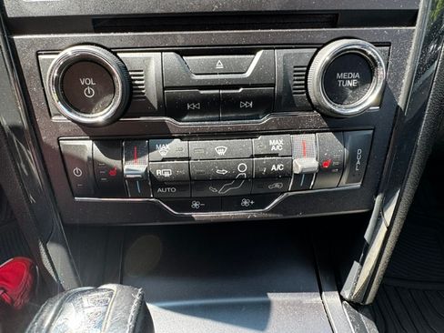Used 2017 Ford Explorer FWD XLT image 22