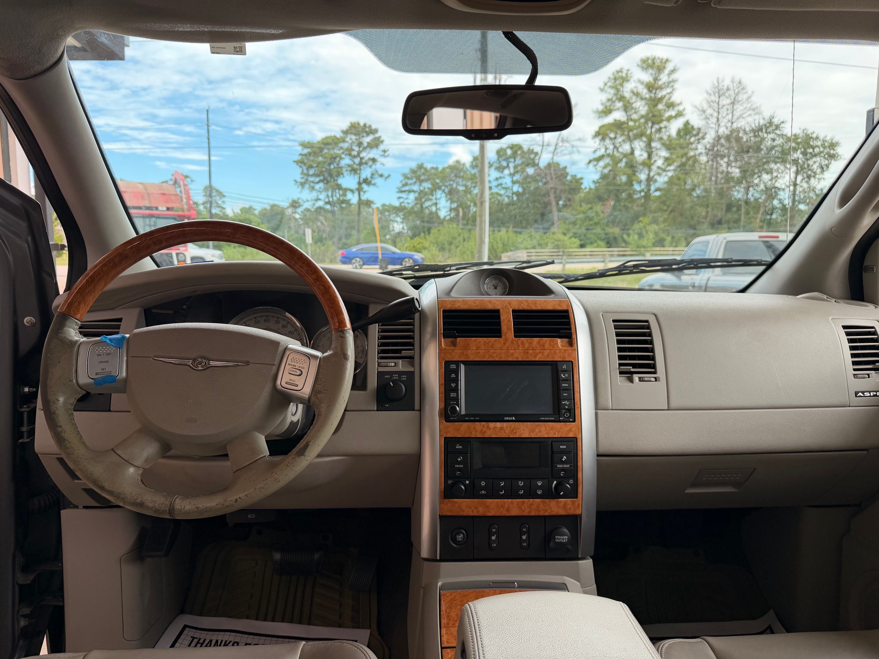 Used 2008 Chrysler Aspen AWD Limited image 9