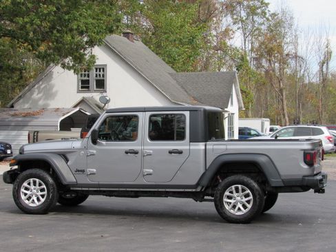 Used 2020 Jeep Gladiator Sport image 6