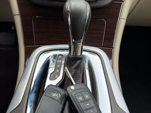 Used 2011 Buick Regal CXL image 14