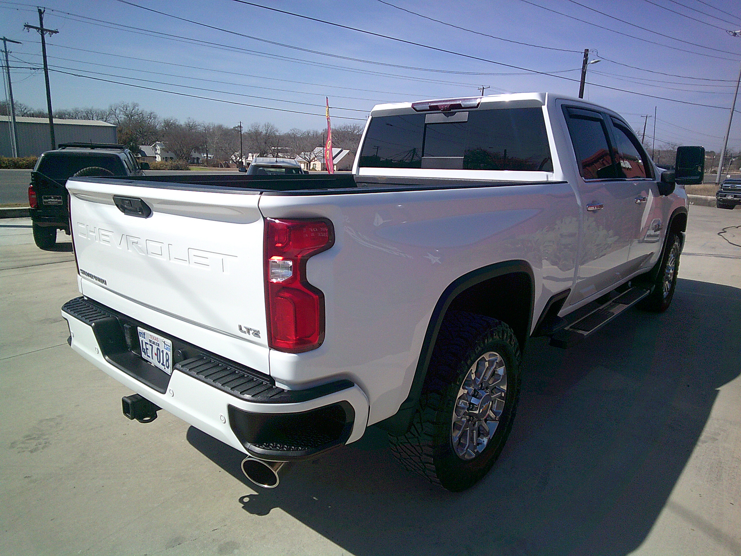 Used 2024 Chevrolet Silverado 2500 LTZ AWD/4WD image 4