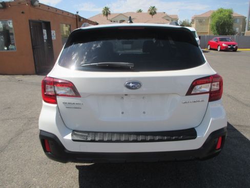 Used 2018 Subaru Outback 2.5i Touring AWD/4WD image 9