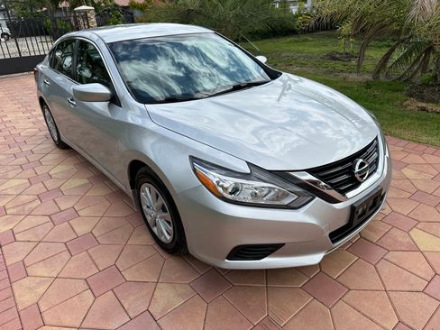 Used 2018 Nissan Altima 2.5 SV image 3