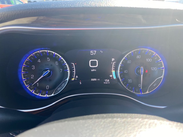 Used 2023 Chrysler Pacifica Limited FWD image 7