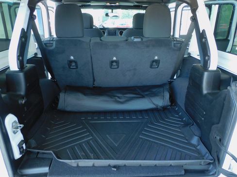 Used 2019 Jeep Wrangler 4WD Unlimited Sport image 18