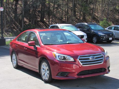 Used 2015 Subaru Legacy 2.5i Premium AWD/4WD image 9