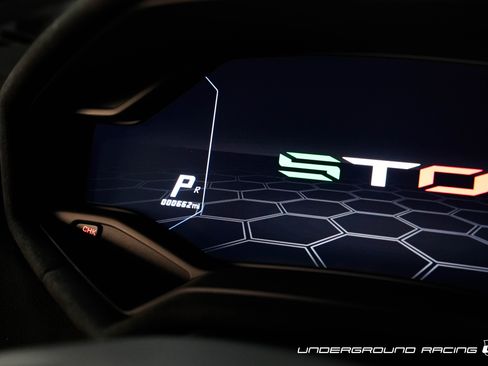 Used 2022 Lamborghini Huracan STO Coupe RWD image 19