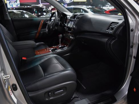 Used 2013 Toyota Highlander Limited FWD image 23