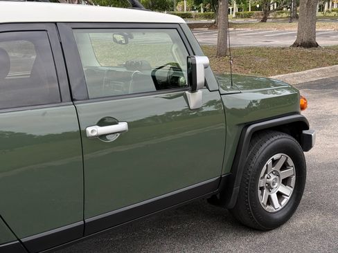 Used 2014 Toyota FJ Cruiser AWD/4WD image 51