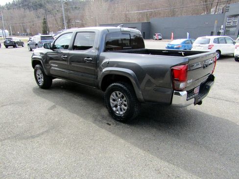 Used 2018 Toyota Tacoma SR5 image 6
