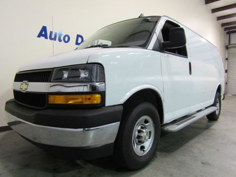 Used 2016 GMC Savana 2500 image 2