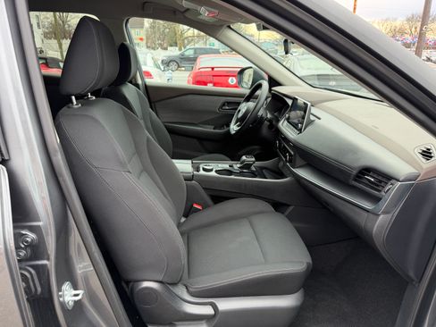 Used 2023 Nissan Rogue S image 17